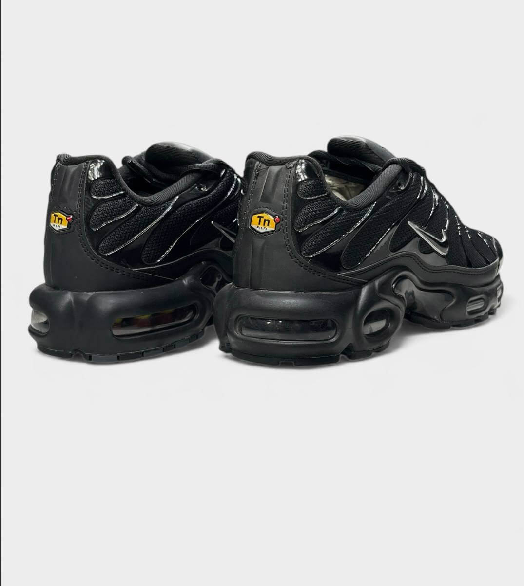 TN . BLACK SILVER (SUPER GOOD)